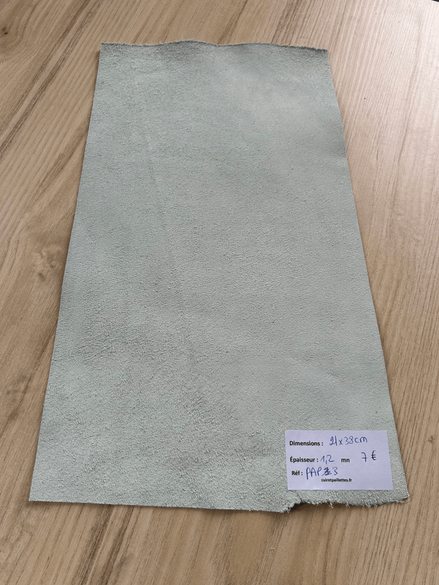 Chute de cuir blanc argenté papillons