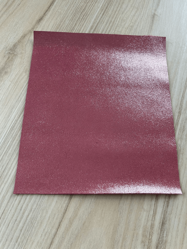 Chute de cuir rose pailleté