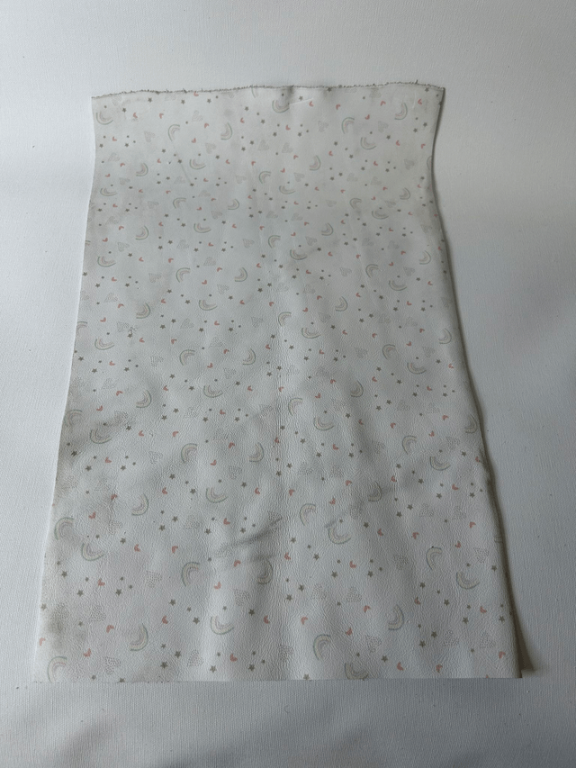 Chute de cuir blanc motifs arc en ciel