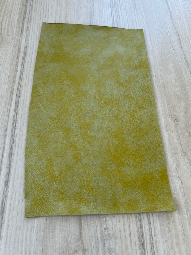 Chute de cuir vert olive finition métallisé