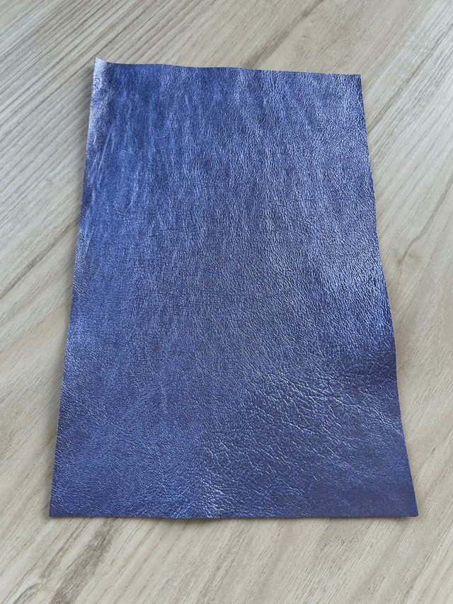 Chute de cuir parme métallisé