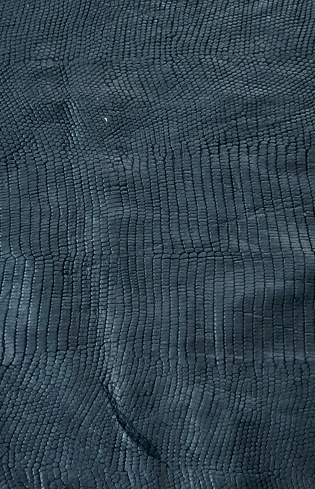 Chute de cuir noir mat imitation lézard