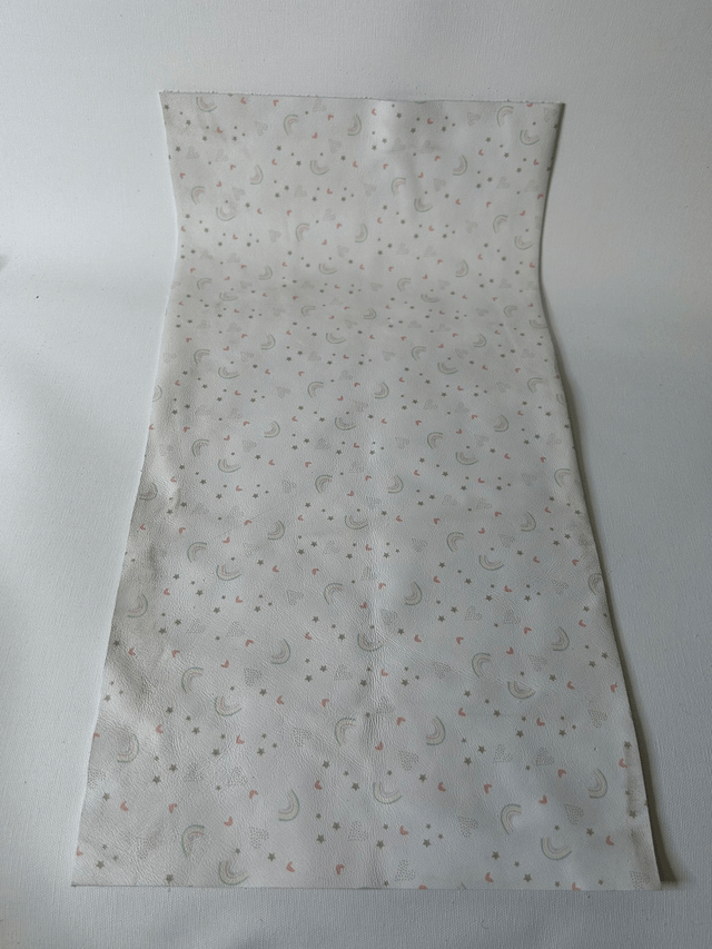 Chute de cuir blanc motifs arc en ciel