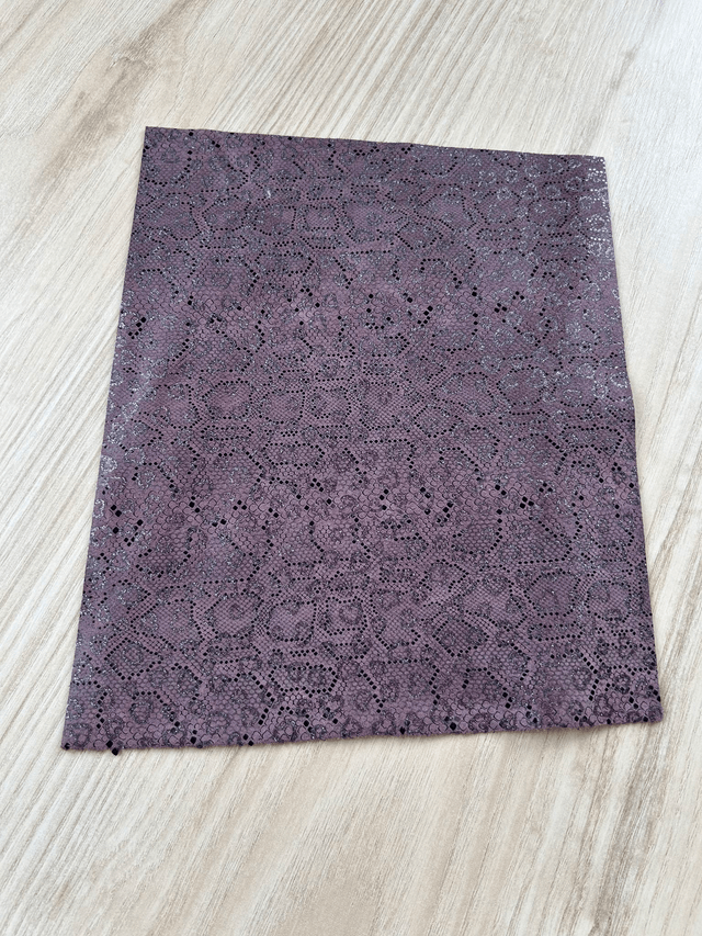 Chute de cuir prune coeur pailleté