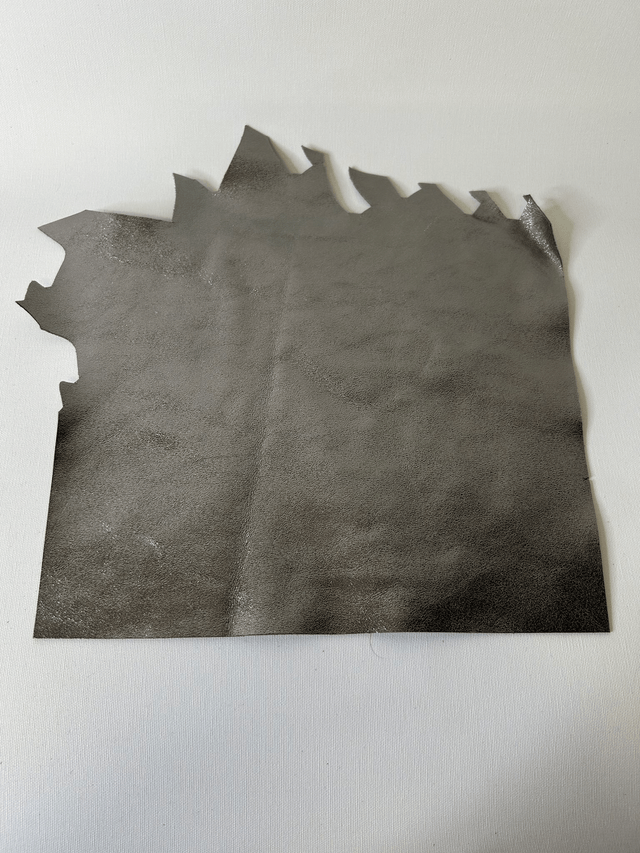 Chute de cuir de vachette gris pailleté