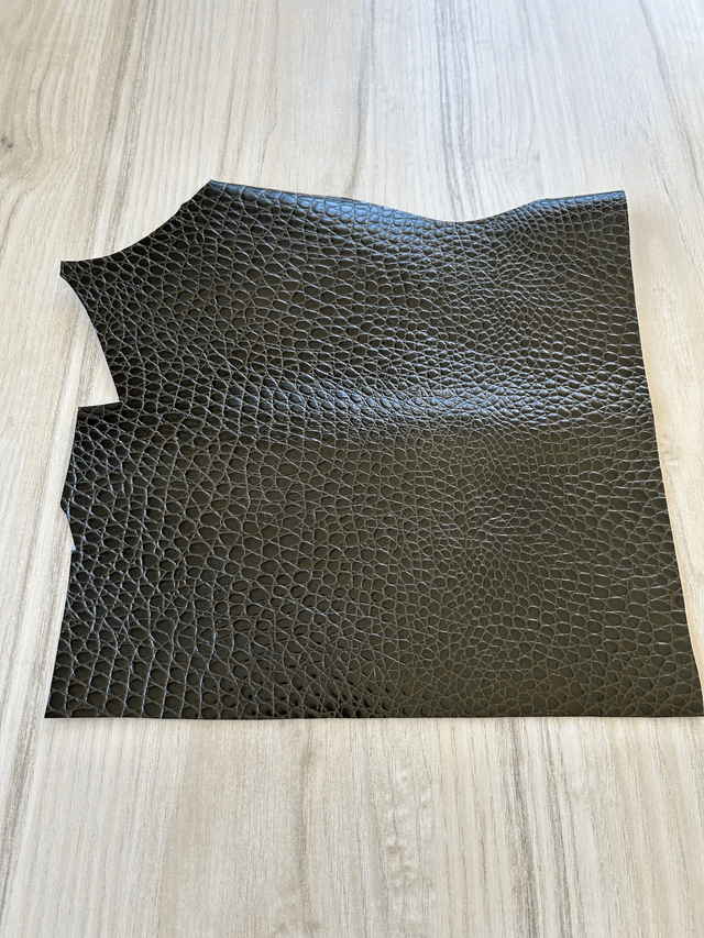 Chute de cuir vert kaki imitation croco (2)