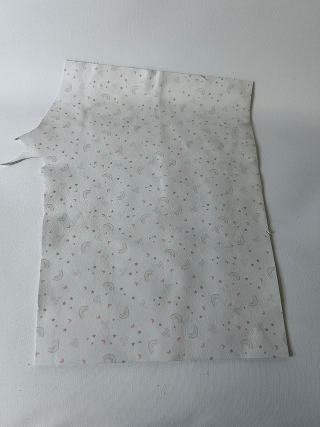 Chute de cuir blanc motifs arc en ciel