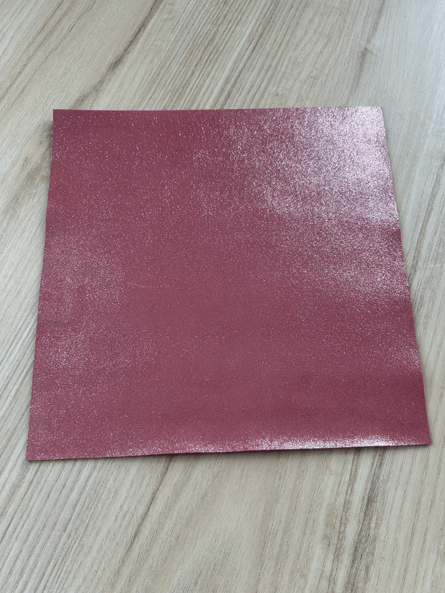 Chute de cuir rose pailleté