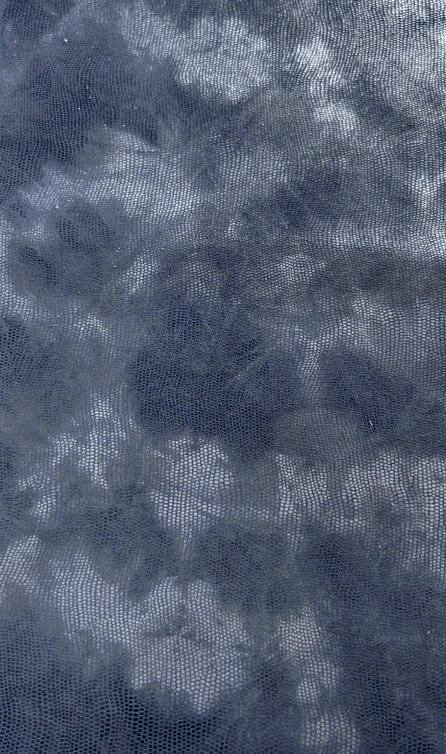 Chute de cuir bleu argenté imitation serpent
