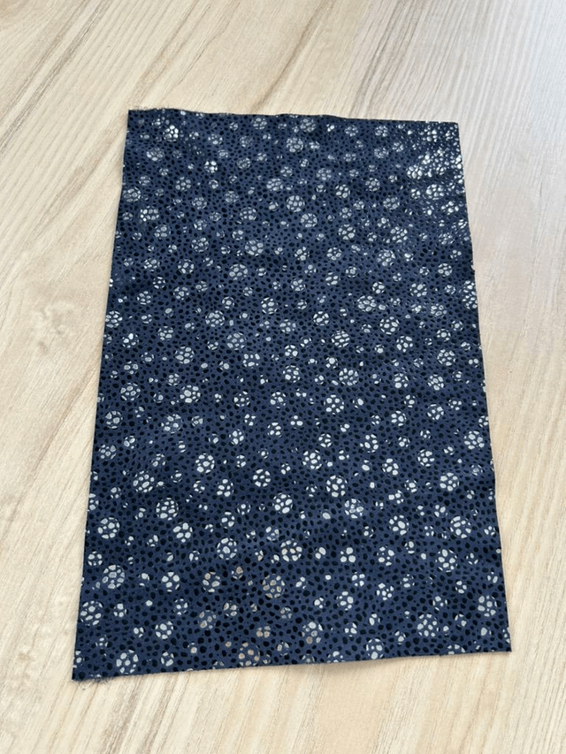 Chute de cuir bleu marine agenté 