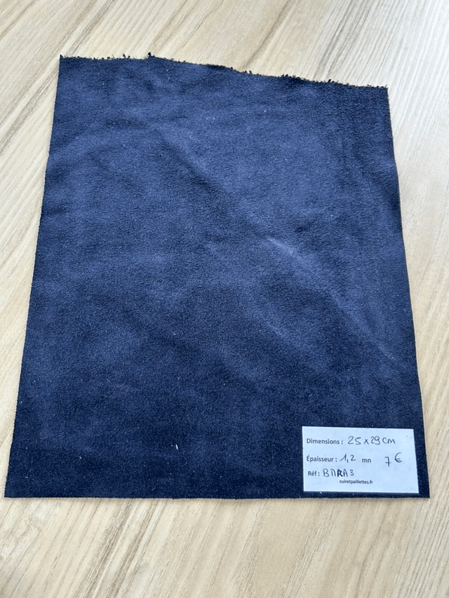 Chute de cuir bleu marine agenté 