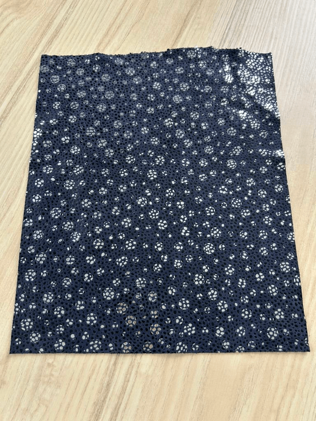 Chute de cuir bleu marine agenté 