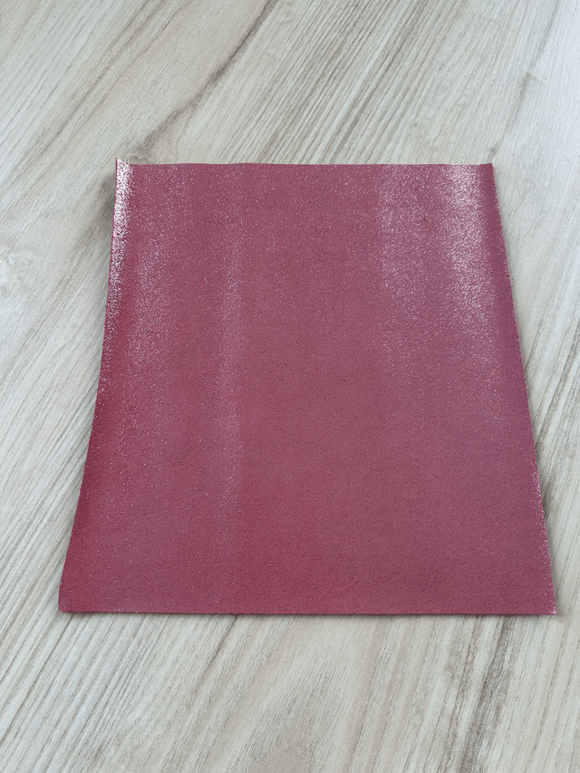Chute de cuir rose pailleté