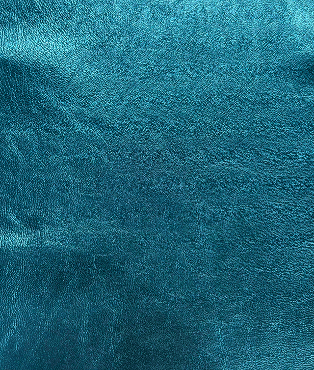 Chute de cuir bleu ken métalissé