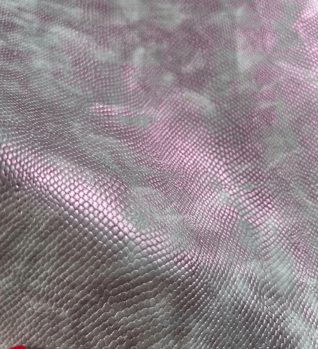 Chute de cuir rose irisé imitatio serpent