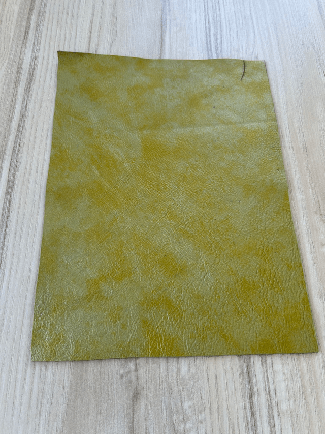 Chute de cuir vert olive finition métallisé