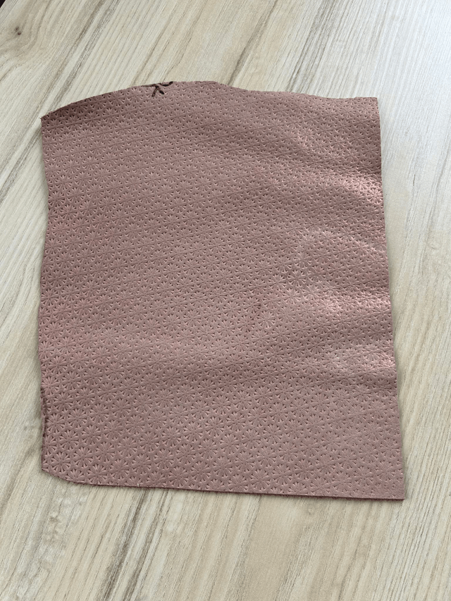 Chute de cuir rose irisé gaufré paquerette