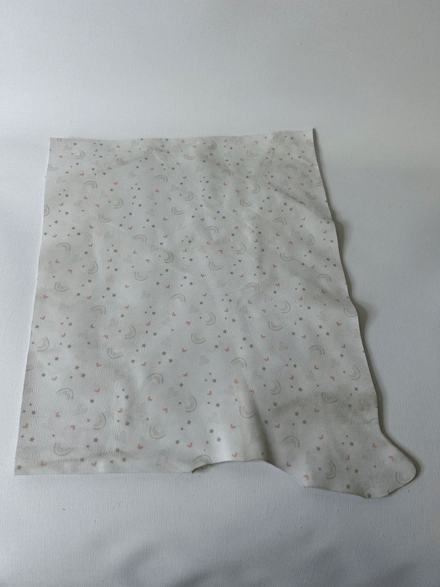 Chute de cuir blanc motifs arc en ciel