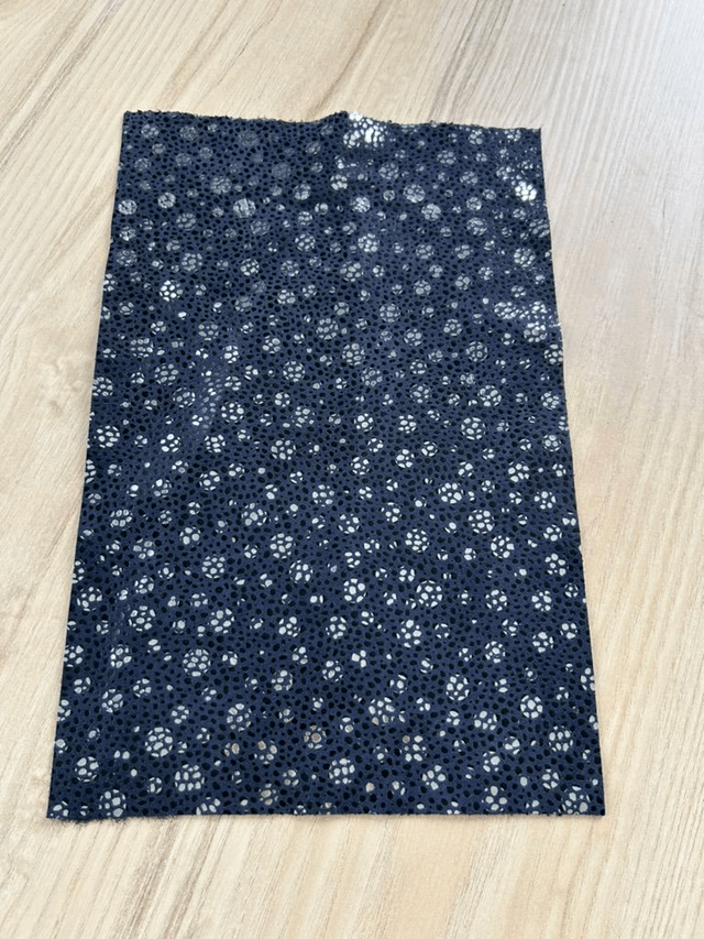 Chute de cuir bleu marine agenté 