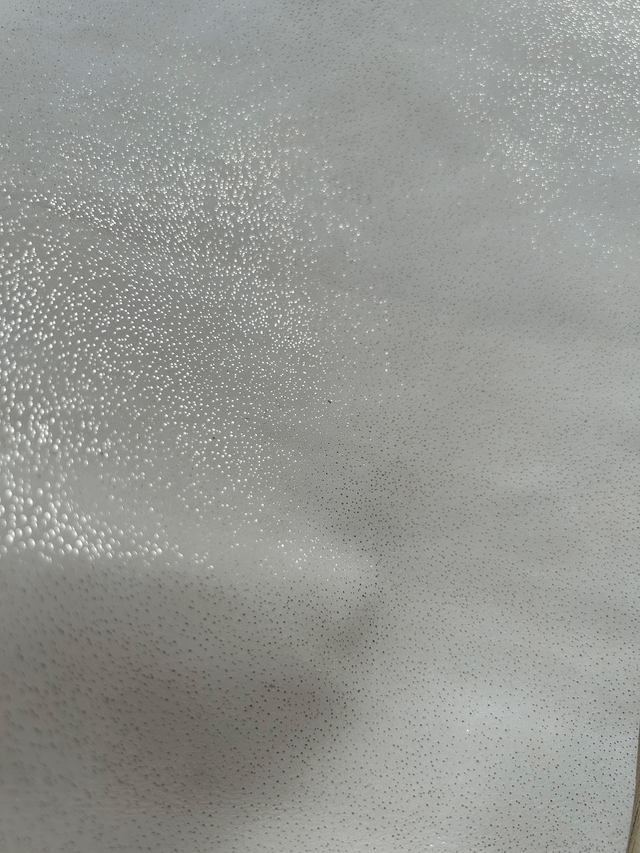 Chute de cuir beige pois doré
