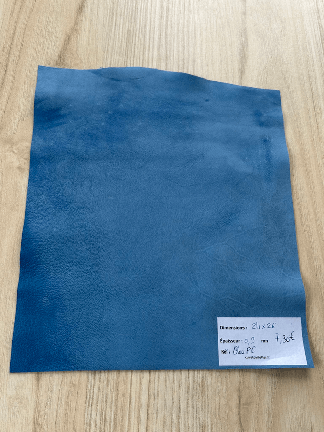Chute de cuir turquoise pailleté 