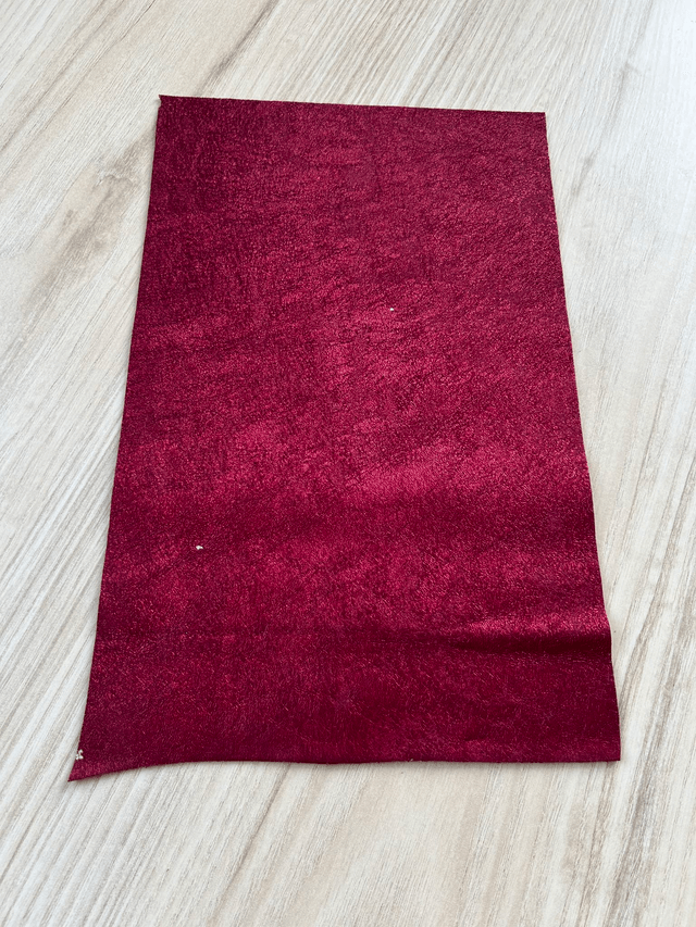 Chute de cuir grenat