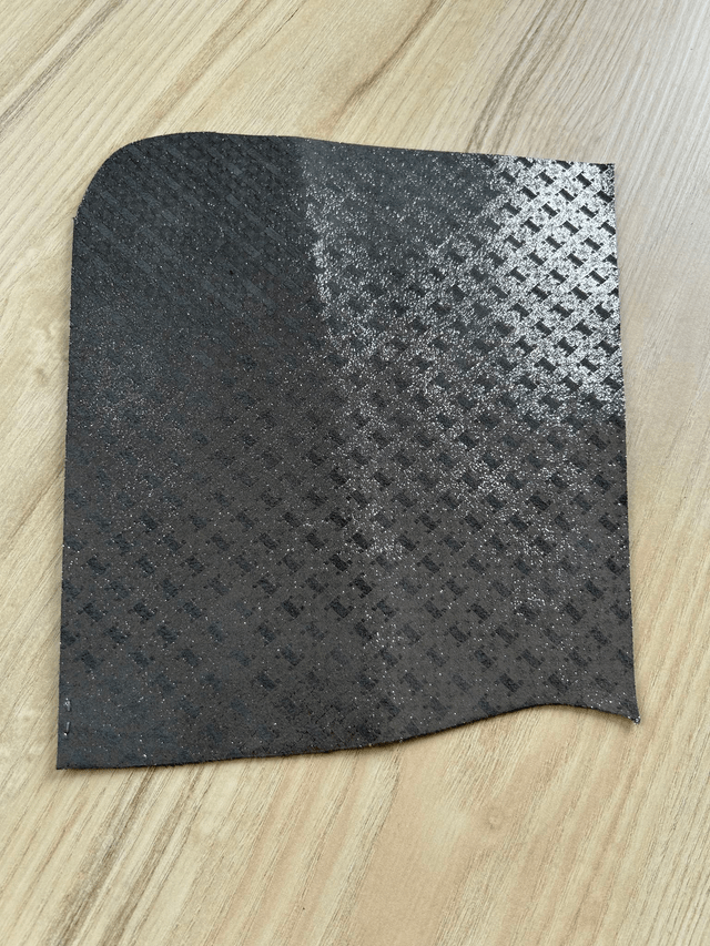 Chute de cuir noir gris motifs pailleté