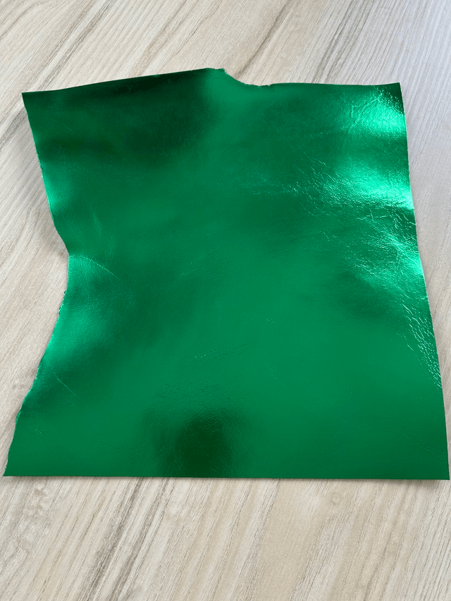 Chute de cuir vert métallisé miroir