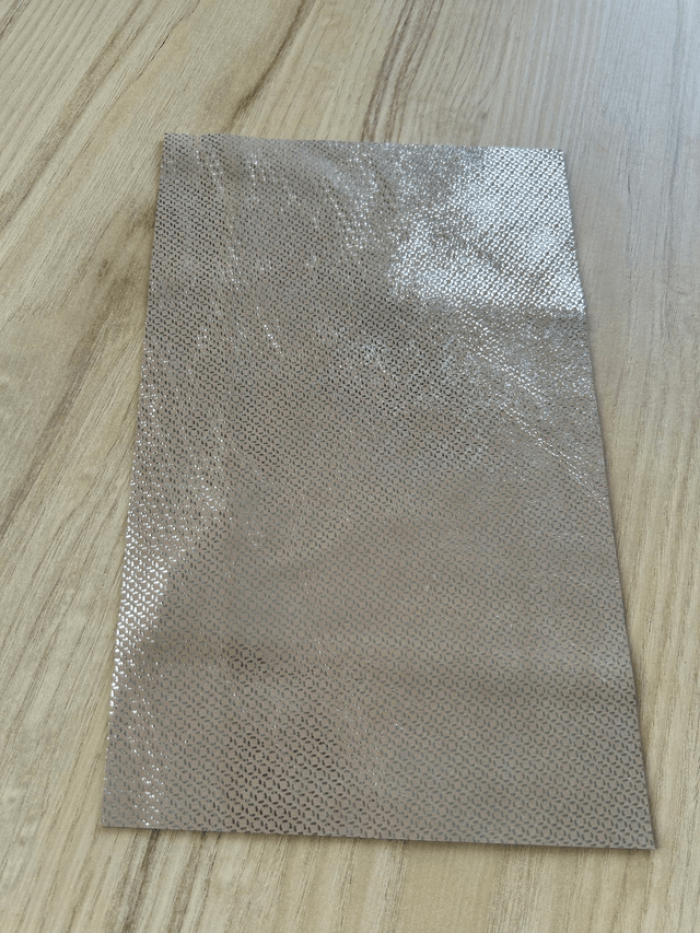 Chute de cuir nude argenté