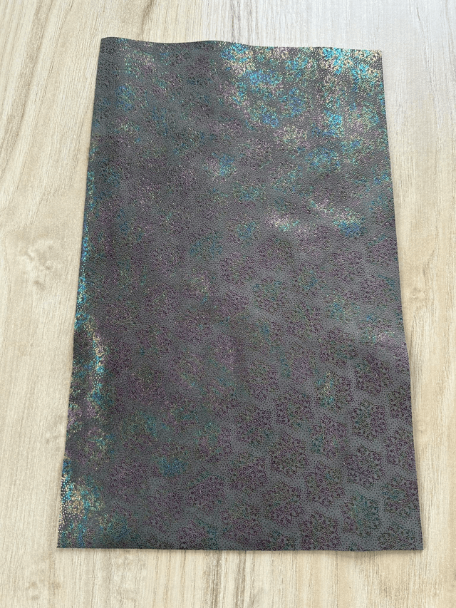Chute de cuir gris holographique irisé fleurs