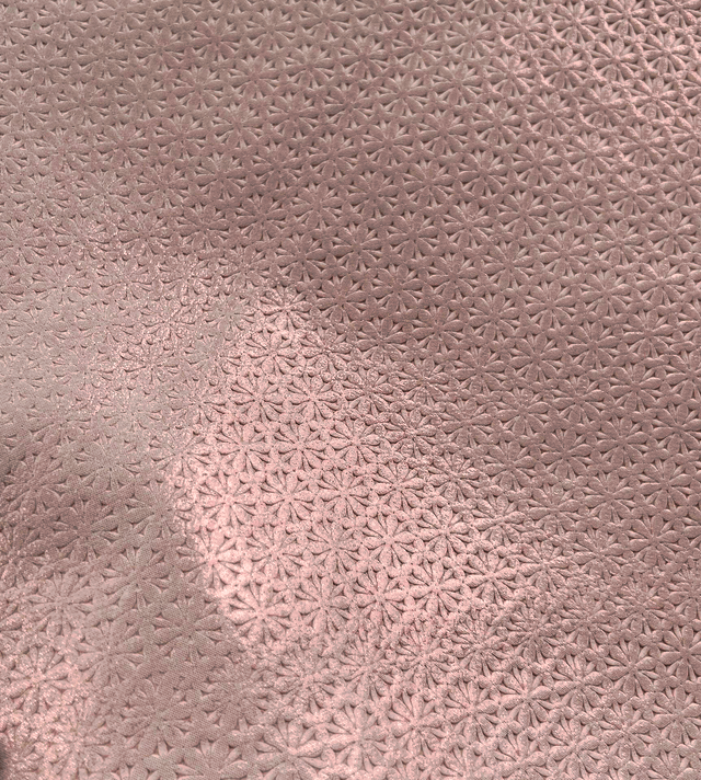 Chute de cuir rose irisé gaufré paquerette