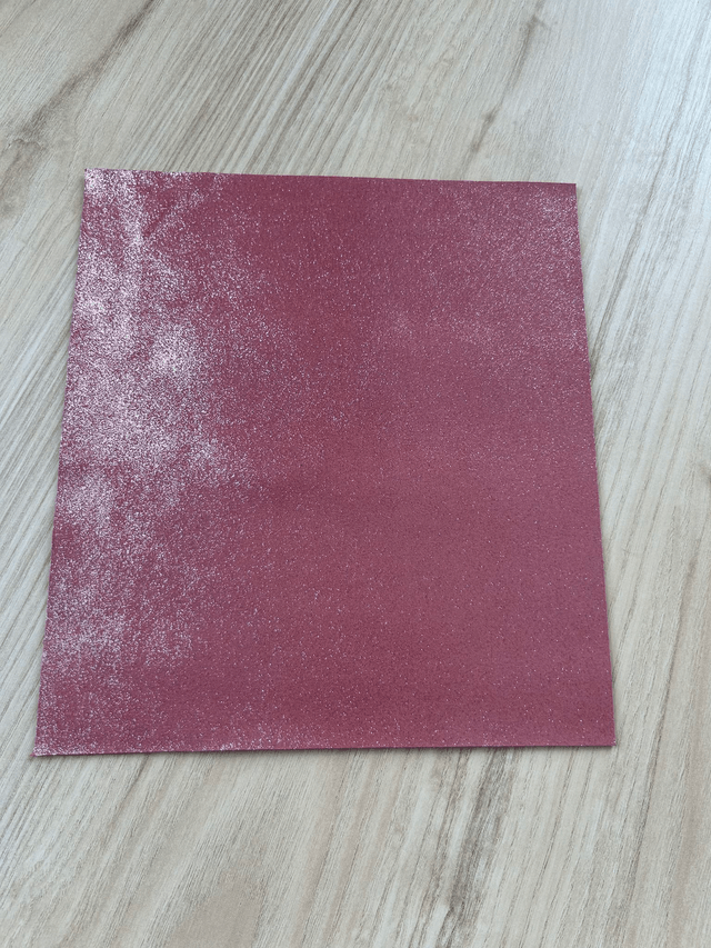 Chute de cuir rose pailleté