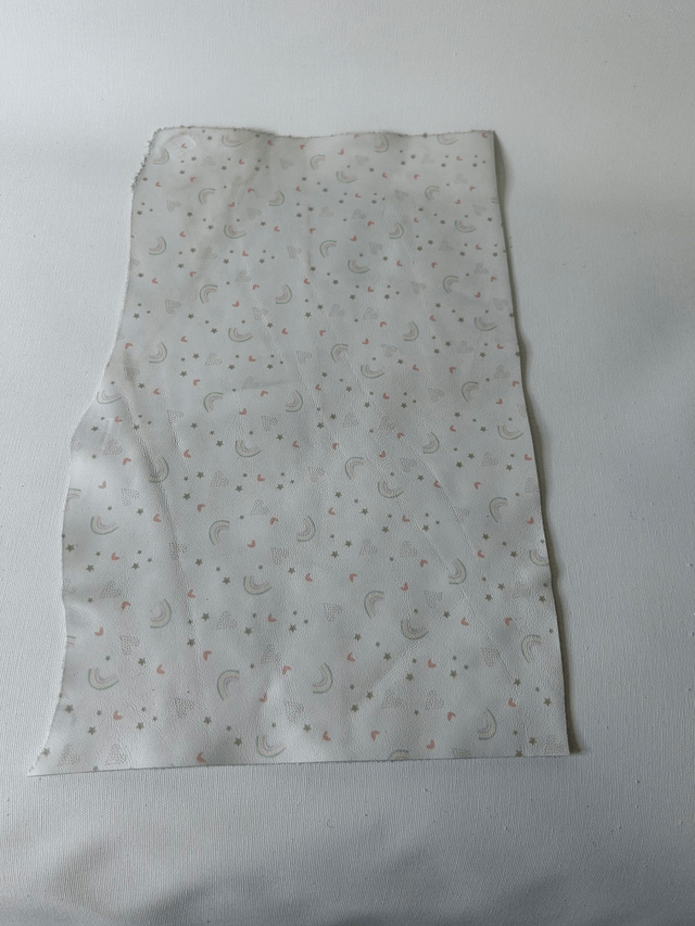 Chute de cuir blanc motifs arc en ciel