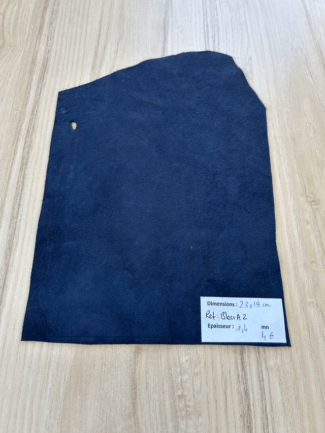 Chute de cuir bleu marine argenté pailleté