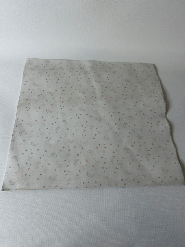 Chute de cuir blanc motifs arc en ciel