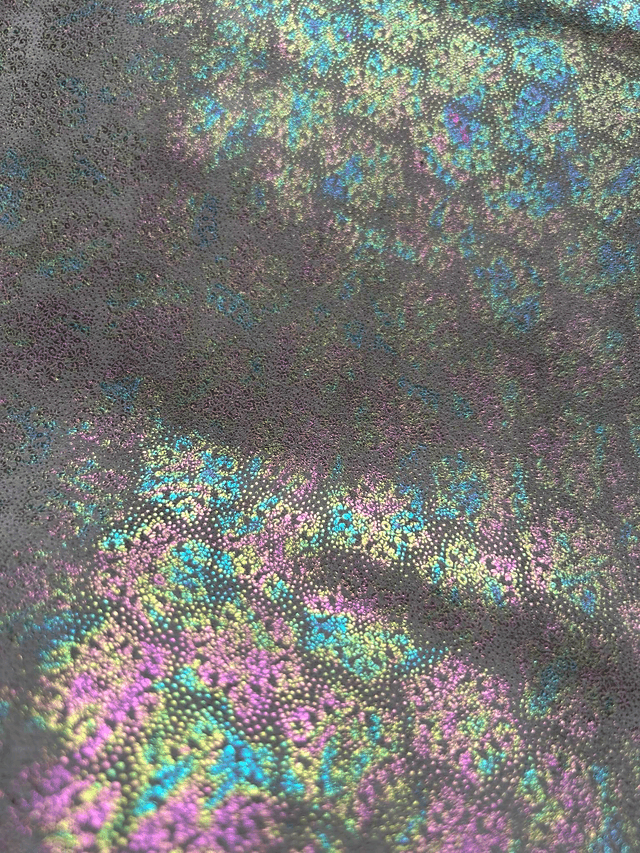 Chute de cuir gris holographique irisé fleurs