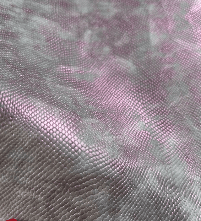 Chute de cuir rose irisé imitatio serpent